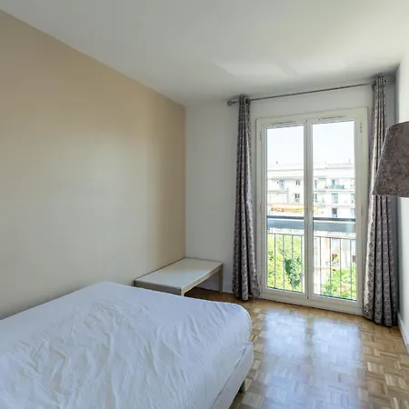 Modern - Pont Mirabeau Apartment